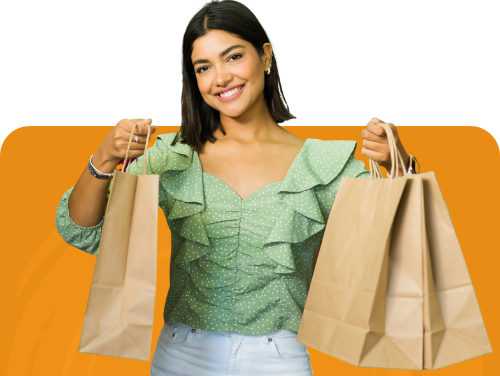 Así luce un cliente cuando tu programa de lealtad realmente funciona. Mujer feliz con bolsas de compras.